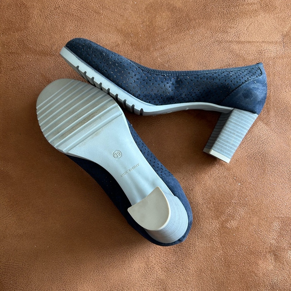 Ateliers Blue Chunky Heel Court Shoes with Textured Design - Picture 4 of 6